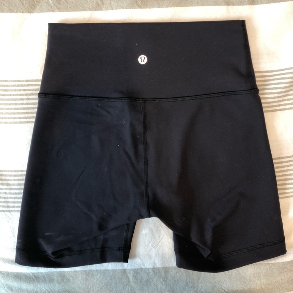 Lulu Lemon Wunder Train High rise short 6”